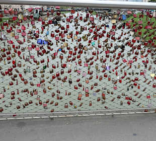 Auf dem Marko-Feingold-Steg (einst Makartsteg)