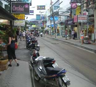 Einkaufsstrasse am Tage