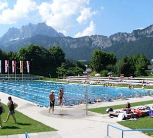 Im Vordergrund steht das Baden...