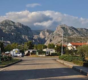 Blick vom Parkplatz auf das Velebit 