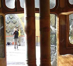 Säulen vor Terrasse