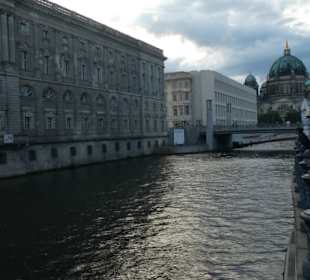 Blick vom Biergarten des Georgbräu zur Spree