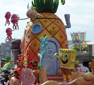 Schrill und bunt zur Parade