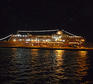 Hafen bei Nacht