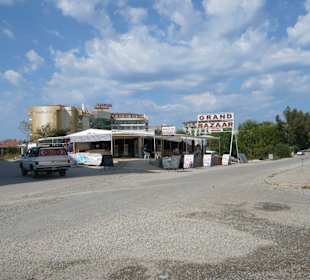 Kleiner Bazaar in der Nähe