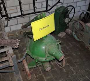 Rundgang durch die Gulfhofanlage des Museums