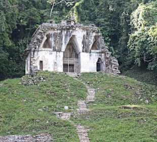 Maya-Stätte im Urwald