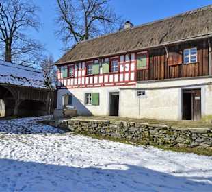 Im Hof des Dietel-Anwesens