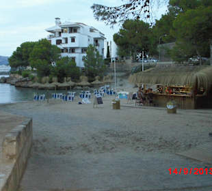 Strand aus Hotel nach links