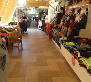 Shoppingmeile direkt am Hotel