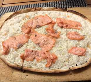 Flammkuchen mit Lachs