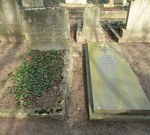 Zwei Gräber nach 1945