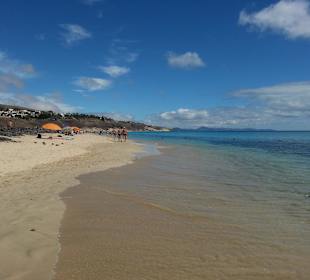 Strand rechts vom Hotel
