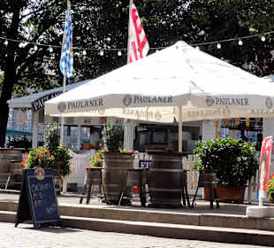 Plätze des Biergartens