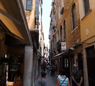Venedig, Kanäle und Gassen mit Shops