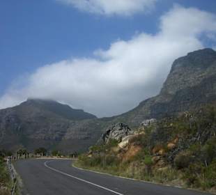 Straße zum Startpunkt der Wanderwege
