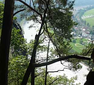 Blick von der Bastei auf Elbe mit Rathen