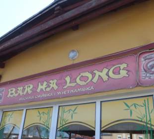 Der Imbiss BAR HA LONG am Bahnhof von Gniezno