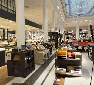 Blick in die Verkaufsräume von Manufactum Bremen