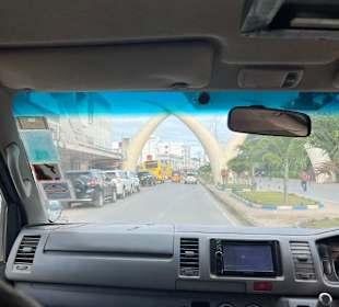 Fahrt durch Mombasa Richtung Park