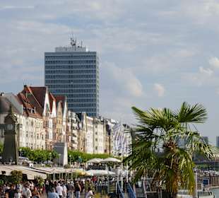 Uferpromenade am Düsseldorfer Rhein