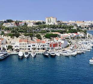 Bei der Einfahrt in den Hafen von Mahon