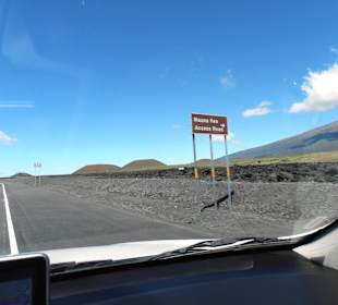 Kreuzung mit Schild zum Besucherzentrum