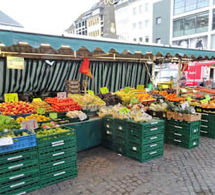 Rundgang über den Bonner Wochenmarkt Rathausplatz