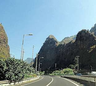 Beindruckende Anfahrt nach SV. durch eine Schlucht