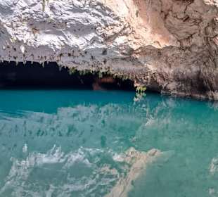 Einfahrt zur Höhle "Goldene Wiege"