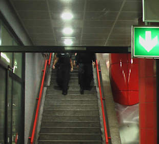 Rolltreppe und Treppe