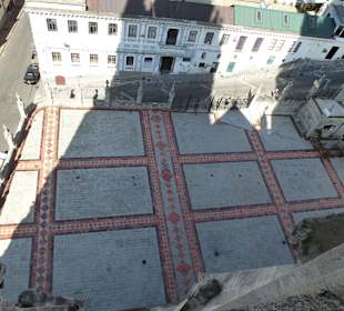Blick  auf den Vorplatz