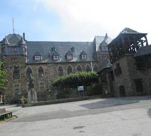 Schloss Burg von außen