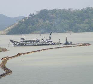 Hier wird der Schlamm vom Grund angesaugt