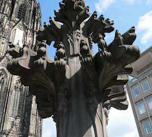 Kreuzblume, eine Nachbildung der Domturmspitzen