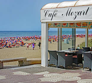 Cafe und Strand