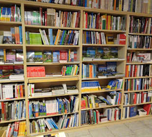 Blick in die Südtiroler Buchhandlung
