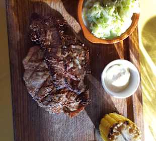 Bullerei - Fledermaussteak mit Krautsalat