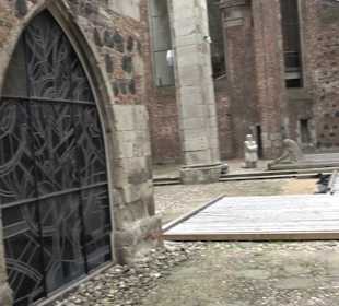 Skulptur Trauernde Eltern