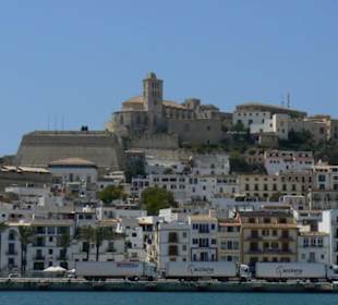 Blick auf Dalt Vila