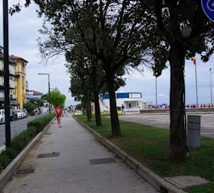 Strandpromenade entlang