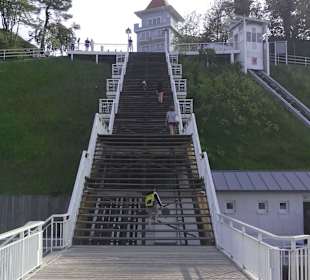 Treppe zur Seebrücke Sellin