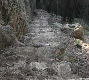 452 breite Stufen, führen in den Himmel-Krater
