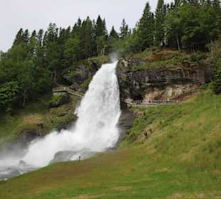 Blick auf den Steinsdalsfossen
