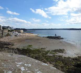 Strand und Felsenschwimmbad