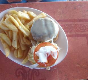 Doppelcheeseburger mit Pommes