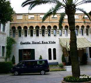 Eingang zum Castello Hotel Son Vida