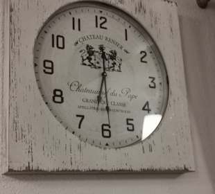 Dekorative große Uhr