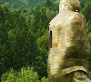 Das Kunstwerk Metall der Hammer