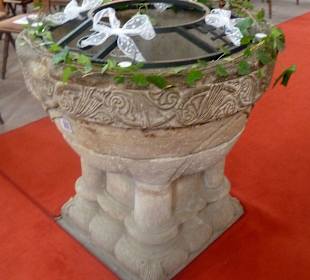 Taufstein aus dem 13. Jh.